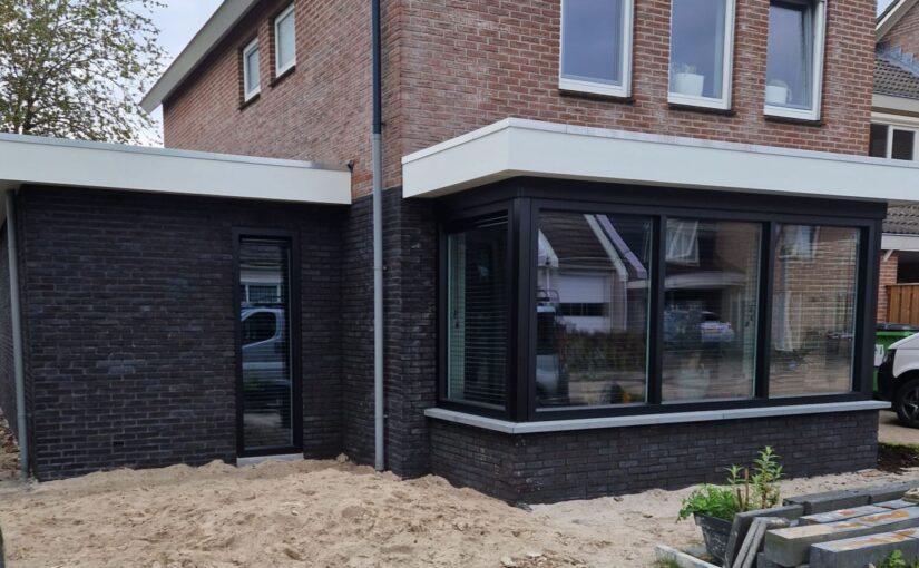 Uitbreiding woning met erker in Staphorst